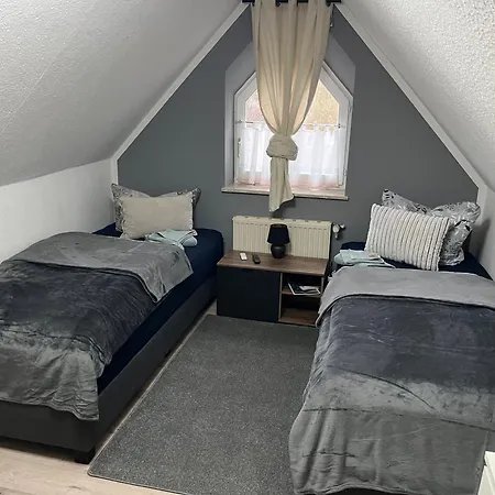 Best-preis Stadtoase 2x Gemuetliche Bis 8 Personen Wlan Vollausstattung Nur Einzelbetten Direkt Im Zentrum Apartment